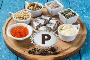 Fosforo: cos&rsquo;&egrave;, a cosa serve, benefici, fabbisogno, alimenti ricchi, conseguenze di una carenza o di un eccesso