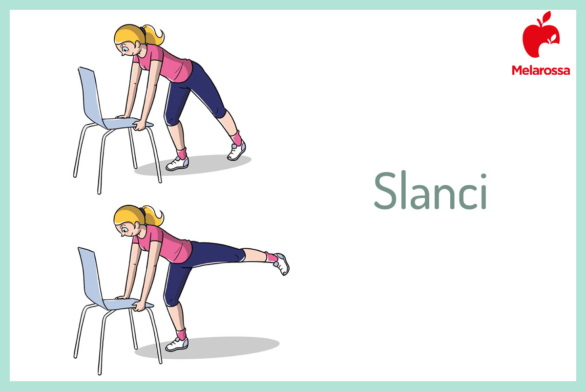 GAG: che cos’è, benefici, video lezione, esercizi per tonificare gambe, addominali e glutei 4 donna che esegue degli slanci indietro su una sedia