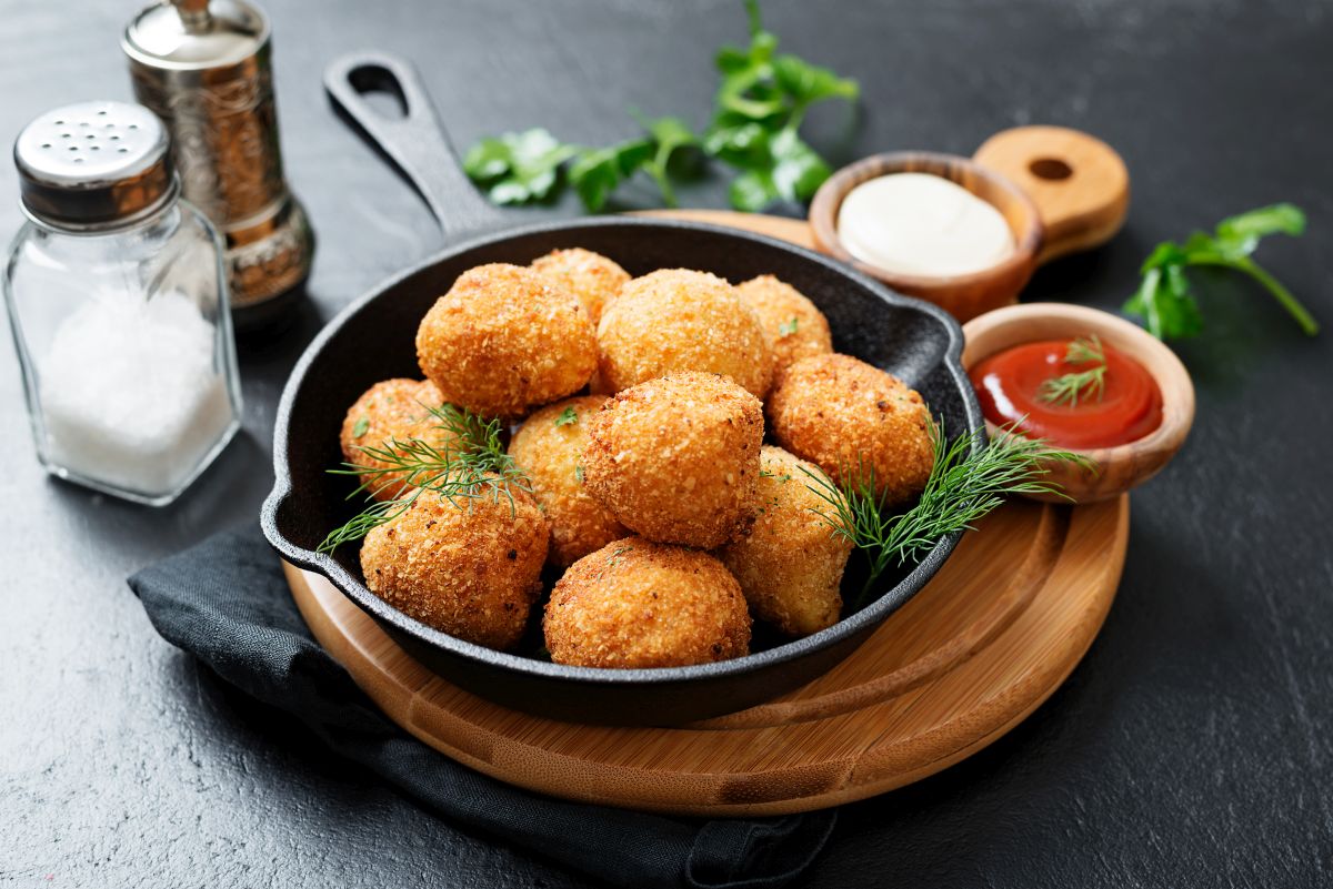 Polpette di patate: la ricetta con pochi ingredienti da provare subito! 2 ricetta polpette di patate