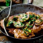 Scaloppine ai funghi, un secondo appetitoso e completo 1 padella con le scaloppine ai funghi