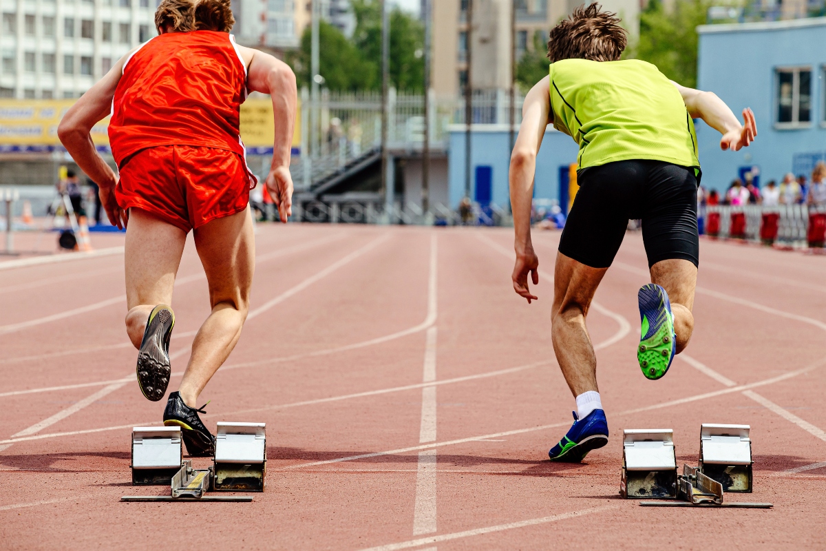 Soglia anaerobica: cos’è, calcolo, allenamento e frequenza cardiaca 4 Due uomini in competizione nella corsa