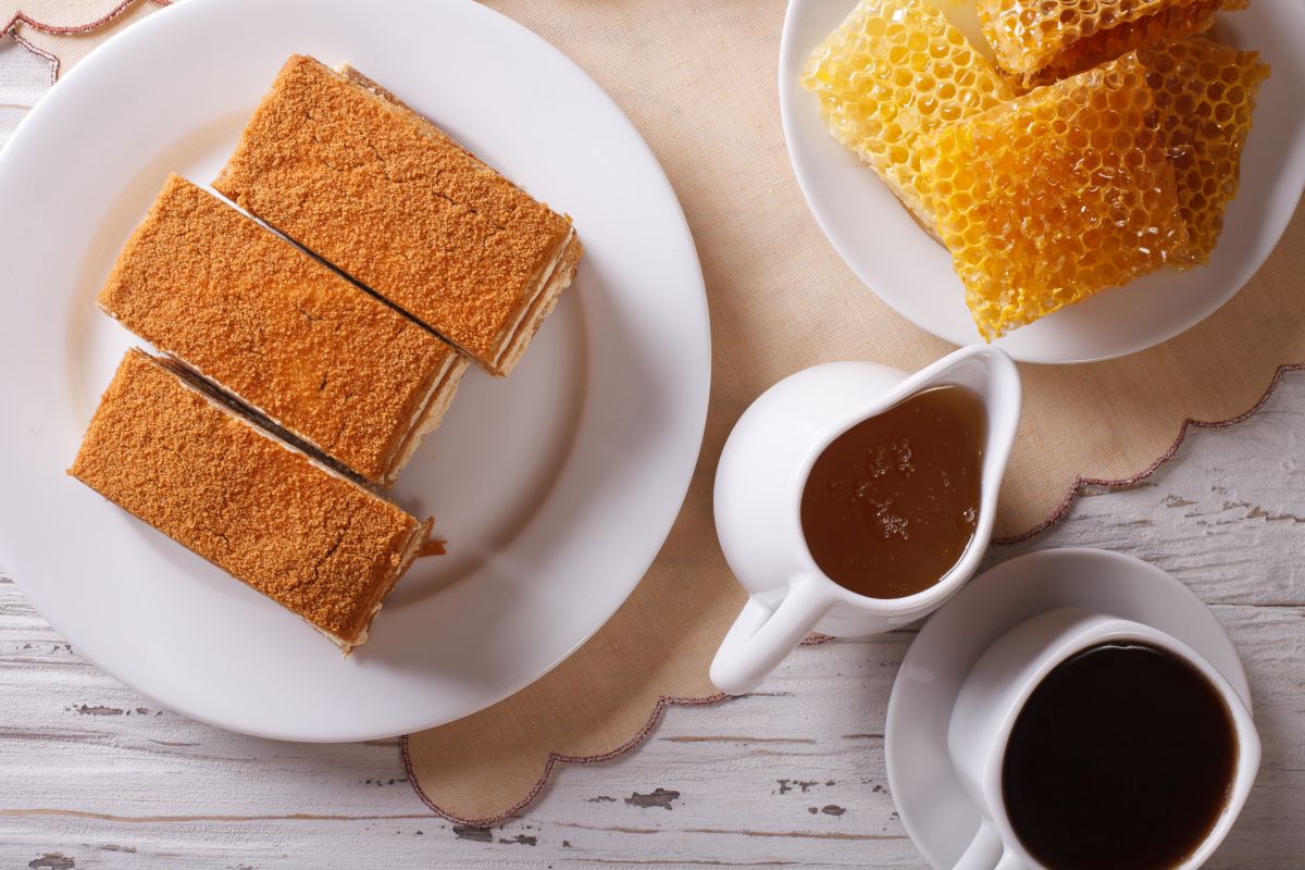 Torta al miele, il dolce sofficissimo per la tua colazione 5 torta al miele nelle diete e nei menù