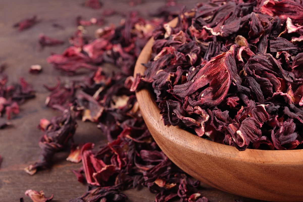 Ibisco: proprietà, benefici, usi in erboristeria e in cosmesi, come curare e coltivare le piante di Hibiscus 4 Ibisco: usi in cosmesi