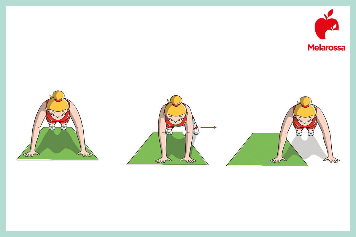 Come rassodare il seno: che sport fare e i migliori esercizi per un seno tonico 3 Illustrazione di una donna che esegue un plank per rassodare il seno con spostamenti laterali