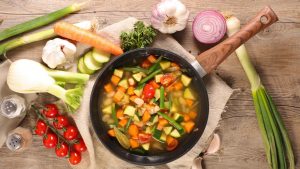 Dieta del minestrone: che cos&rsquo;&egrave;, ingredienti, men&ugrave; settimanale e controindicazioni