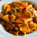 Pappardelle al cinghiale, un primo della tradizione corposo e gustoso 2 pappardelle al cinghiale ricetta