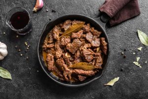 Stracotto, un secondo di carne tradizionale succulento e nutriente