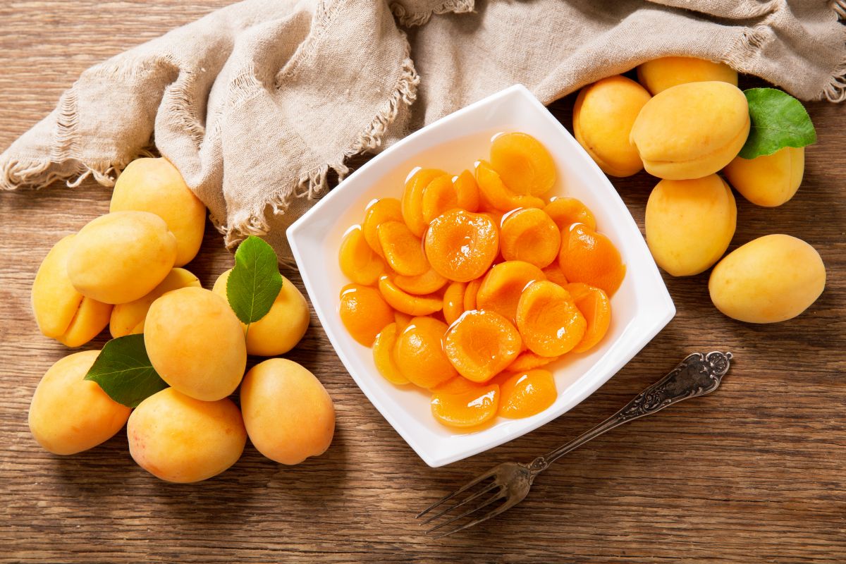 Conserve fatte in casa: le migliori ricette da provare 6 albicocche sciroppate