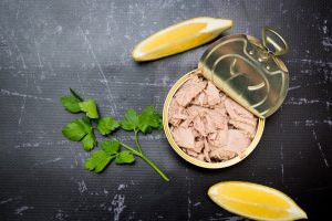 Botulismo: che cos&rsquo;&egrave;, sintomi, cause e alimenti a rischio, cure e come prevenire l&rsquo;intossicazione da botulino