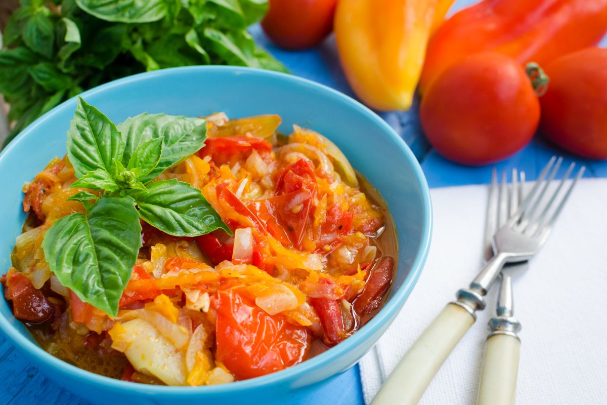 Peperonata: il contorno gustoso, versatile e facile da realizzare 4 peperonata con il Bimby