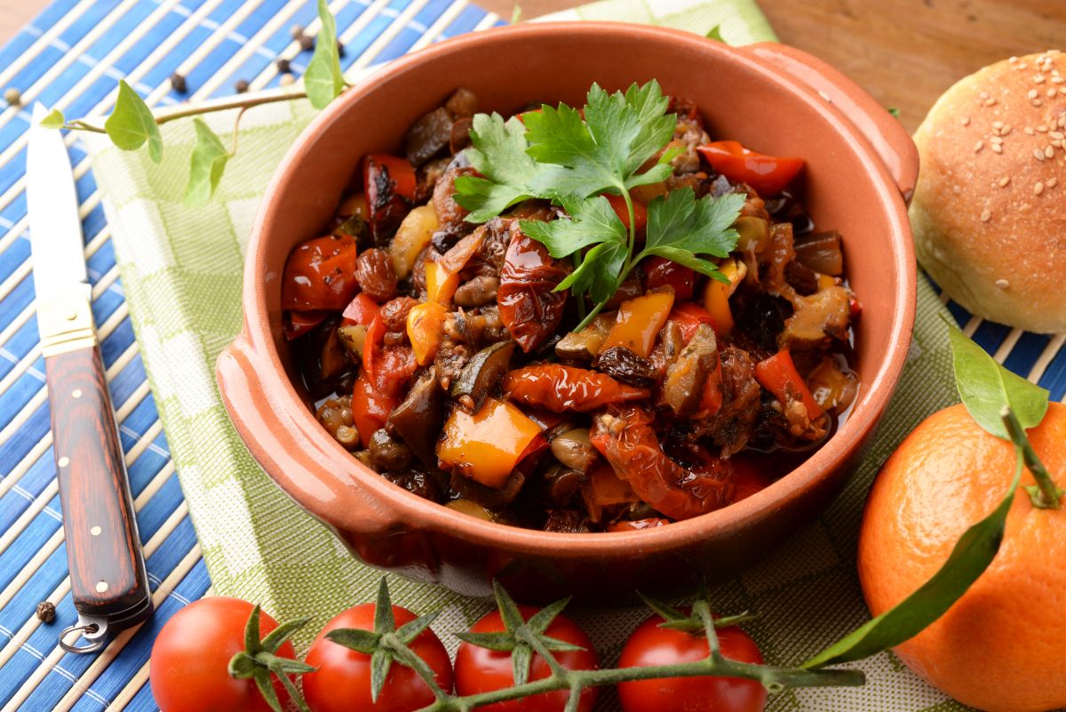 Peperonata: il contorno gustoso, versatile e facile da realizzare 6 peperonata nelle diete e nei menù
