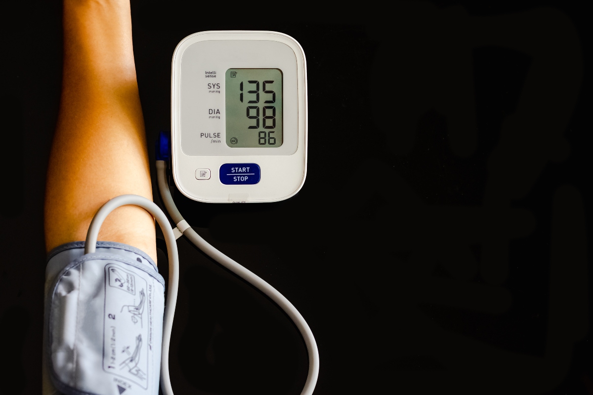 Soffio al cuore: che cos'è, sintomi, cause, rischi e trattamenti 7 soffio al cuore ipertensione