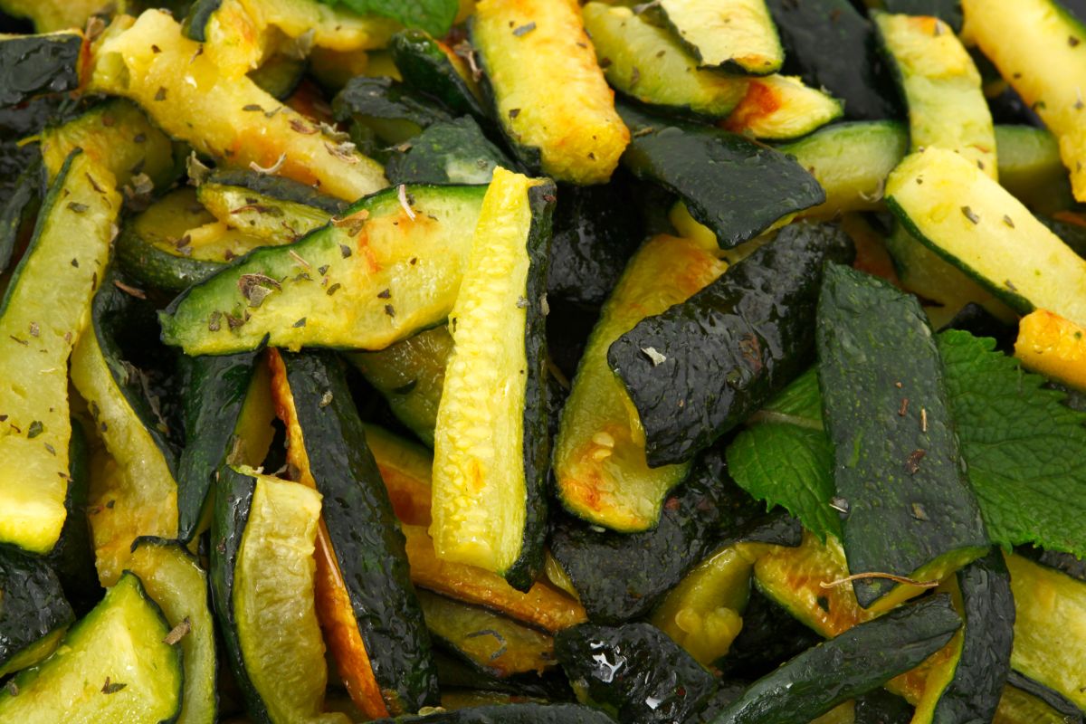 Zucchine alla scapece, un goloso contorno della tradizione napoletana 4 zucchine alla scapece nelle diete e nei menù