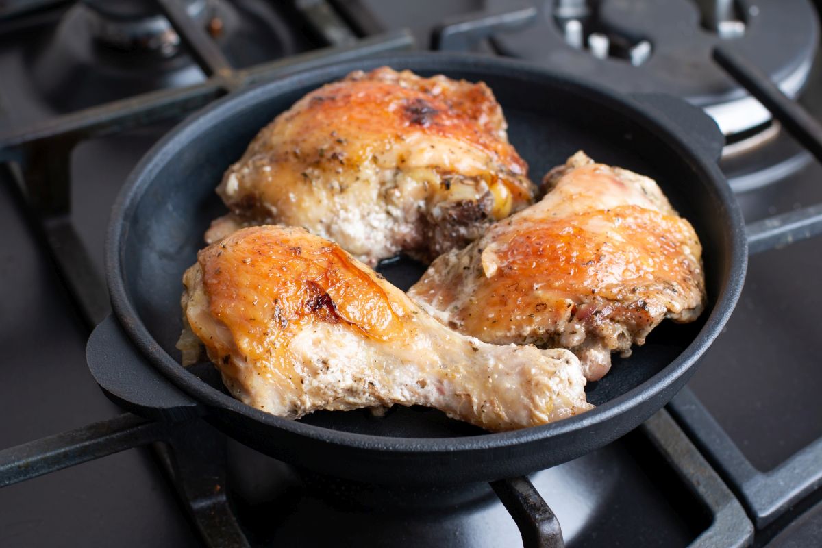 Cosce di pollo, un secondo classico da fare in padella 6 Cosce di pollo nelle diete e nei menù