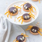 Dolcetti di Halloween, scopri come preparare i golosi ragnetti 1 Dolcetti di Halloween ricetta