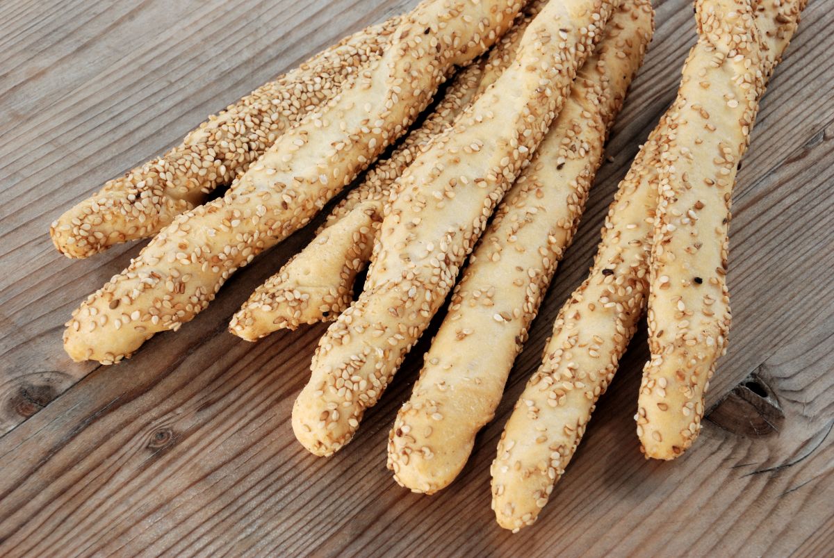 Semi di sesamo: cosa sono, valori nutrizionali, benefici, usi in cucina, le migliori ricette, controindicazioni 5 grissini con semi di sesamo