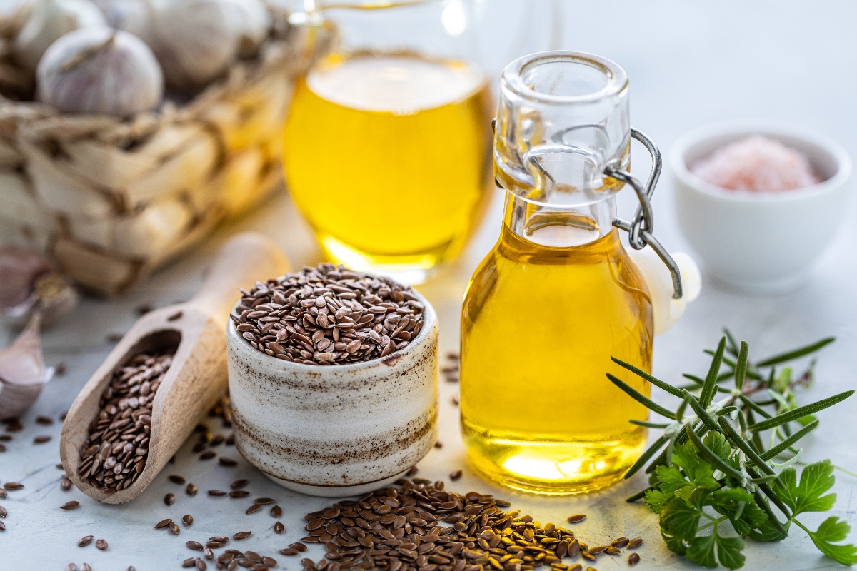 Olio di semi di lino: che cos'è, proprietà, benefici, usi e controindicazioni 2 olio di semi di lino: benefici