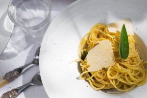 Pasta burro e salvia, la ricetta superveloce da preparare quando vuoi
