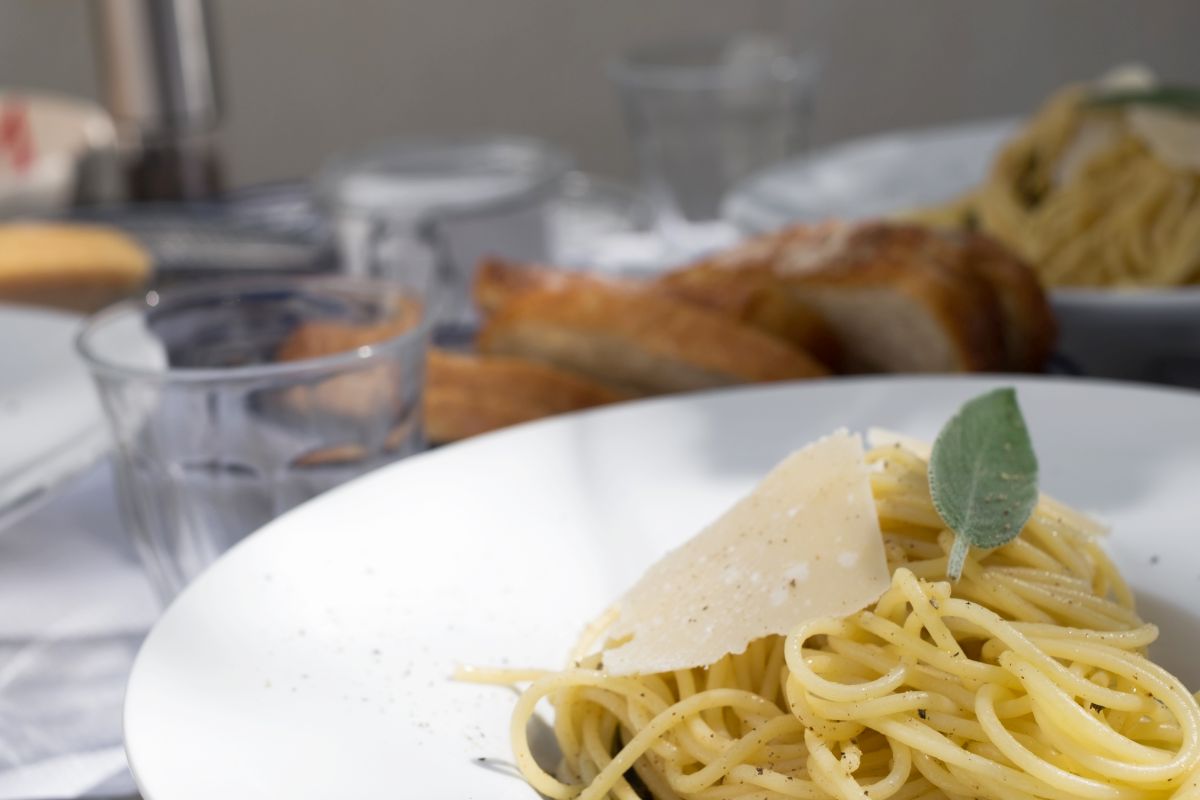Pasta burro e salvia, la ricetta superveloce da preparare quando vuoi 6 pasta burro e salvia nelle diete e nei menù