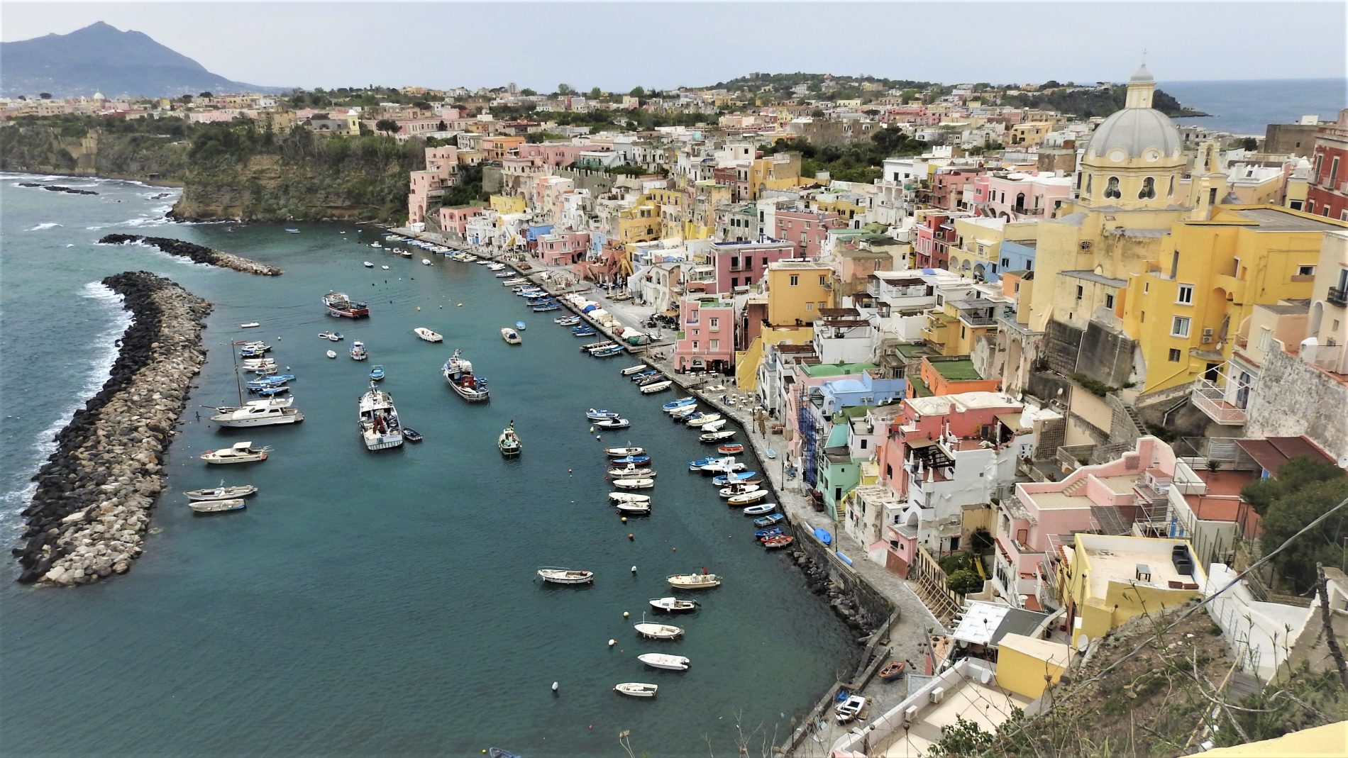 Alla scoperta di Procida, l'isola capitale della cultura 2022 3 procida corricella 2