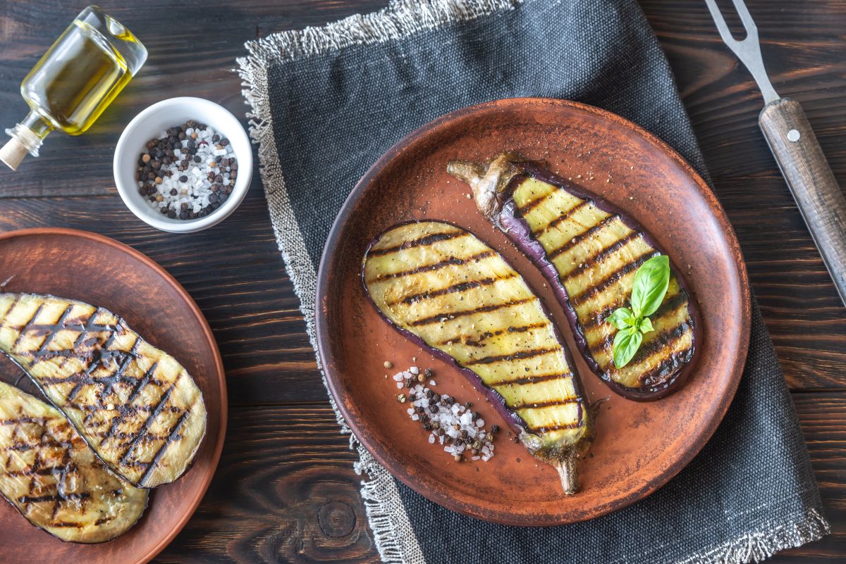 Melanzane grigliate, il contorno versatile, gustoso e leggero 2 Ricetta melanzane alla griglia
