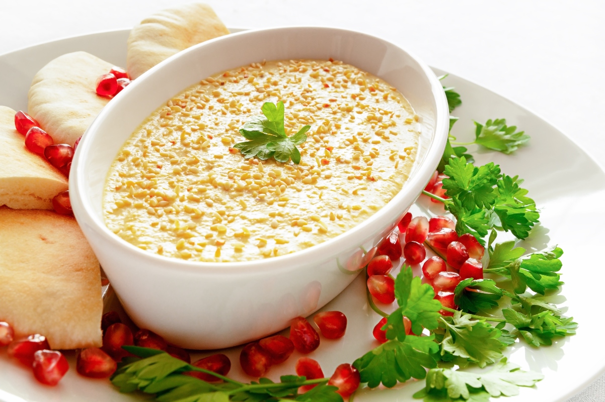 Semi di sesamo: cosa sono, valori nutrizionali, benefici, usi in cucina, le migliori ricette, controindicazioni 4 la ricetta della salsa tahina con i semi di sesamo