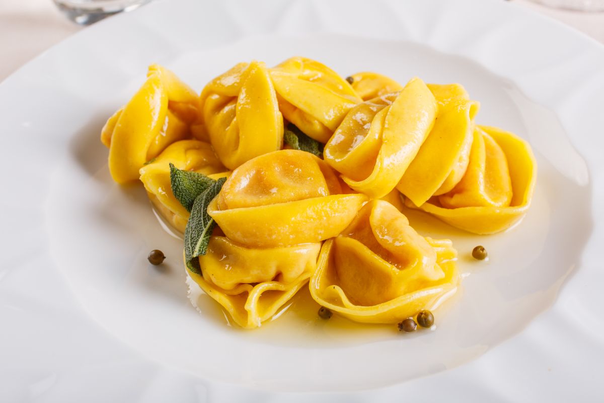 Tortellini burro e salvia, tradizione e gusto in una ricetta velocissima 5 tortellini burro e salvia nella dieta e nei menù