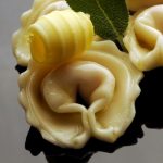 Tortellini burro e salvia, tradizione e gusto in una ricetta velocissima 1 Tortellini burro e salvia