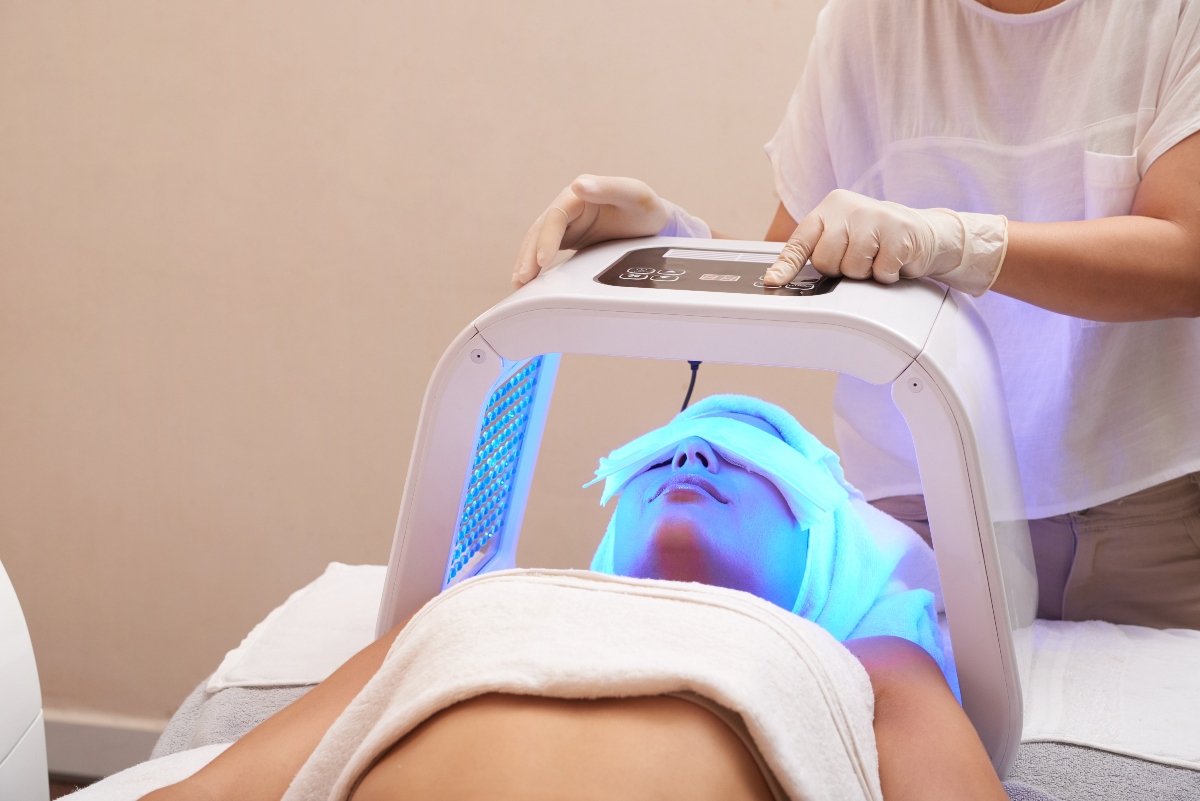 Cromoterapia: che cos'è, come funziona, significato dei colori, benefici e controindicazioni 5 i benefici della cromoterapia