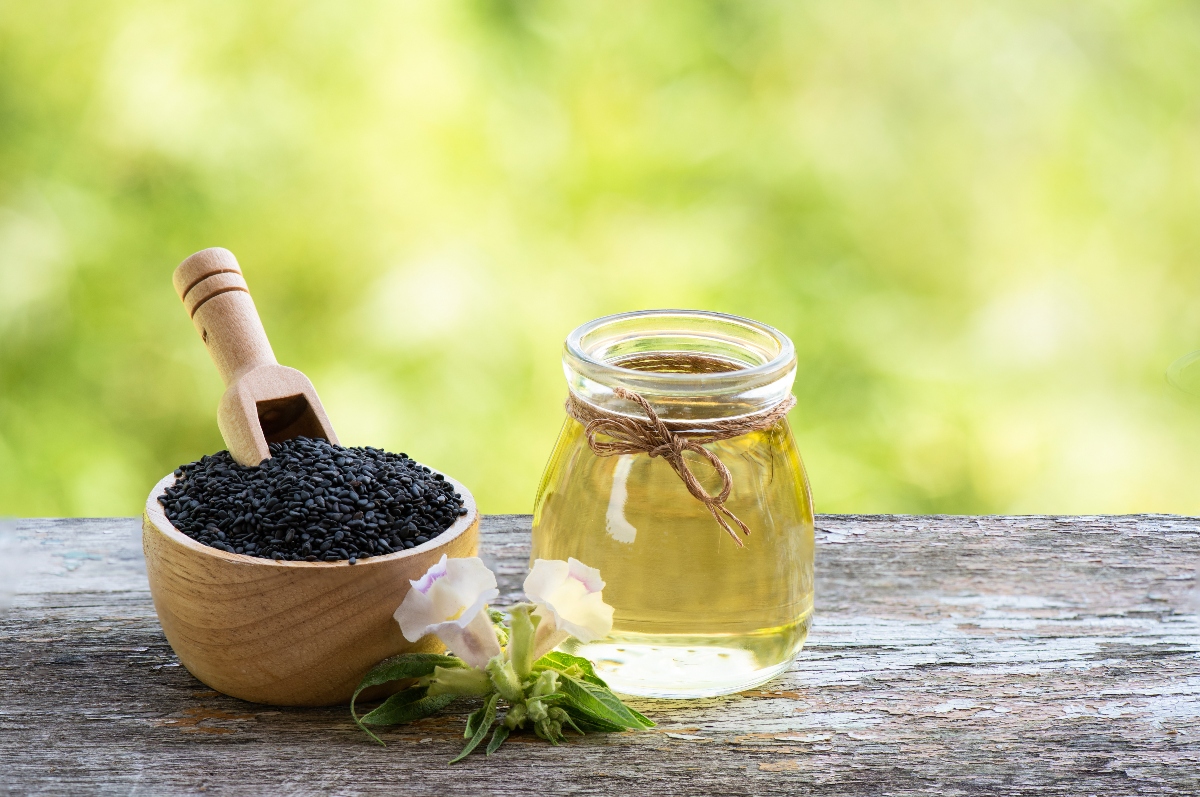 Olio di sesamo: che cos'è, proprietà, benefici, usi e controindicazioni 1 proprietà e benefici dell'olio di sesamo