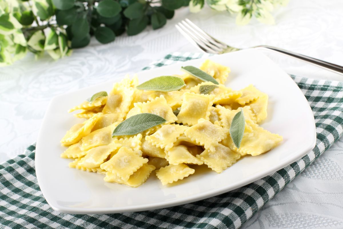 Ravioli burro e salvia, un classico dei giorni di festa 5 Ravioli burro e salvia nelle diete e nei menù