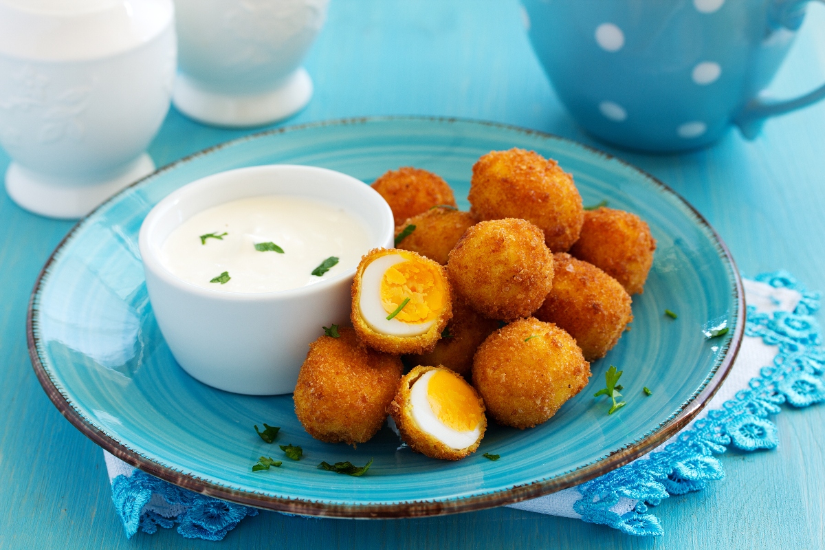 Uova di quaglia: proprietà, benefici e valori nutrizionali, come cuocerle cucinarle e sgusciarle, idee ricette, controindicazioni 6 uova di quaglia fritte: la ricetta