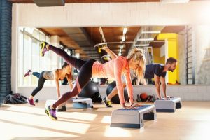 L&rsquo;allenamento con lo step: benefici dello step, i migliori esercizi per tonificarti, guida all&rsquo;acquisto