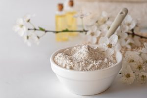 Argilla bianca: che cos&rsquo;&egrave;, propriet&agrave;, benefici, usi, come preparare la maschera in casa, controindicazioni