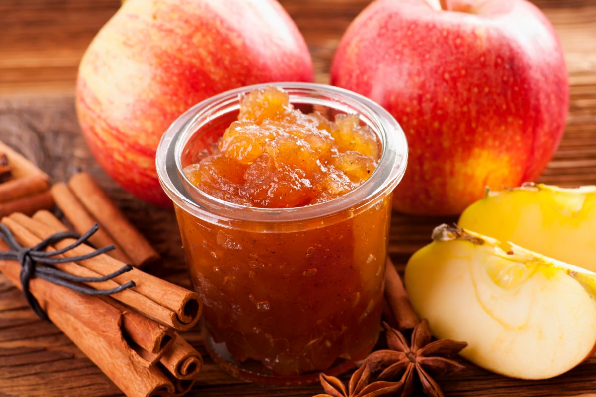 Composta di frutta, la conserva casalinga con basso contenuto di zucchero 5 Composta di frutta con le mele