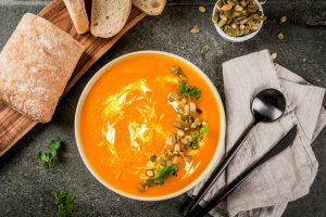 Minestra di zucca, un primo della tradizione, caldo e gustoso