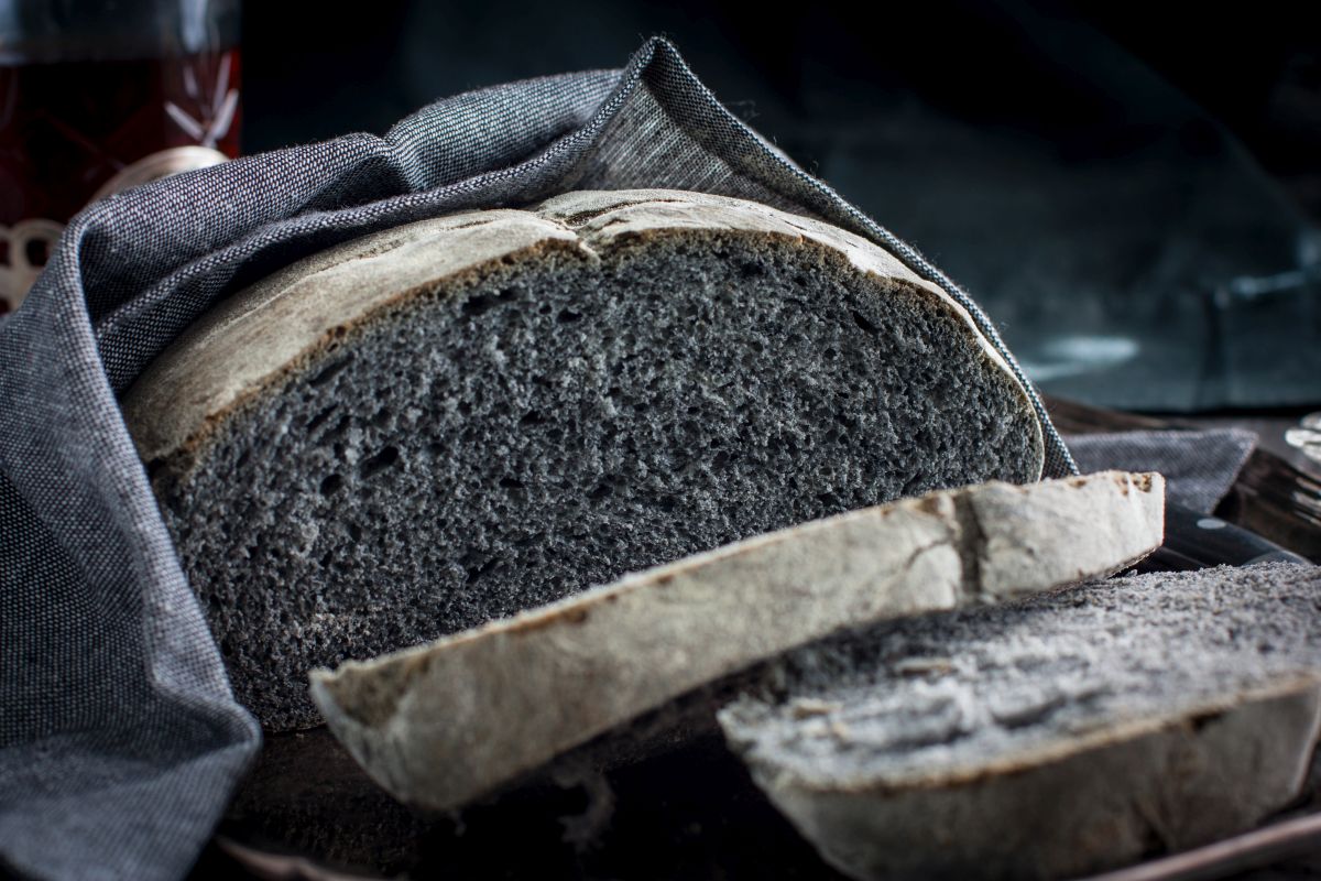 Pane al carbone, la ricetta del pane che aiuta la digestione 4 pane al carbone in alimentazione