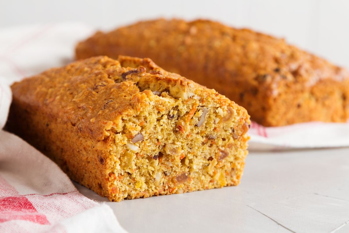 Torta di carote e mandorle, un dolce sano e goloso per la tua colazione 6 torta di carote e mandorle nelle diete