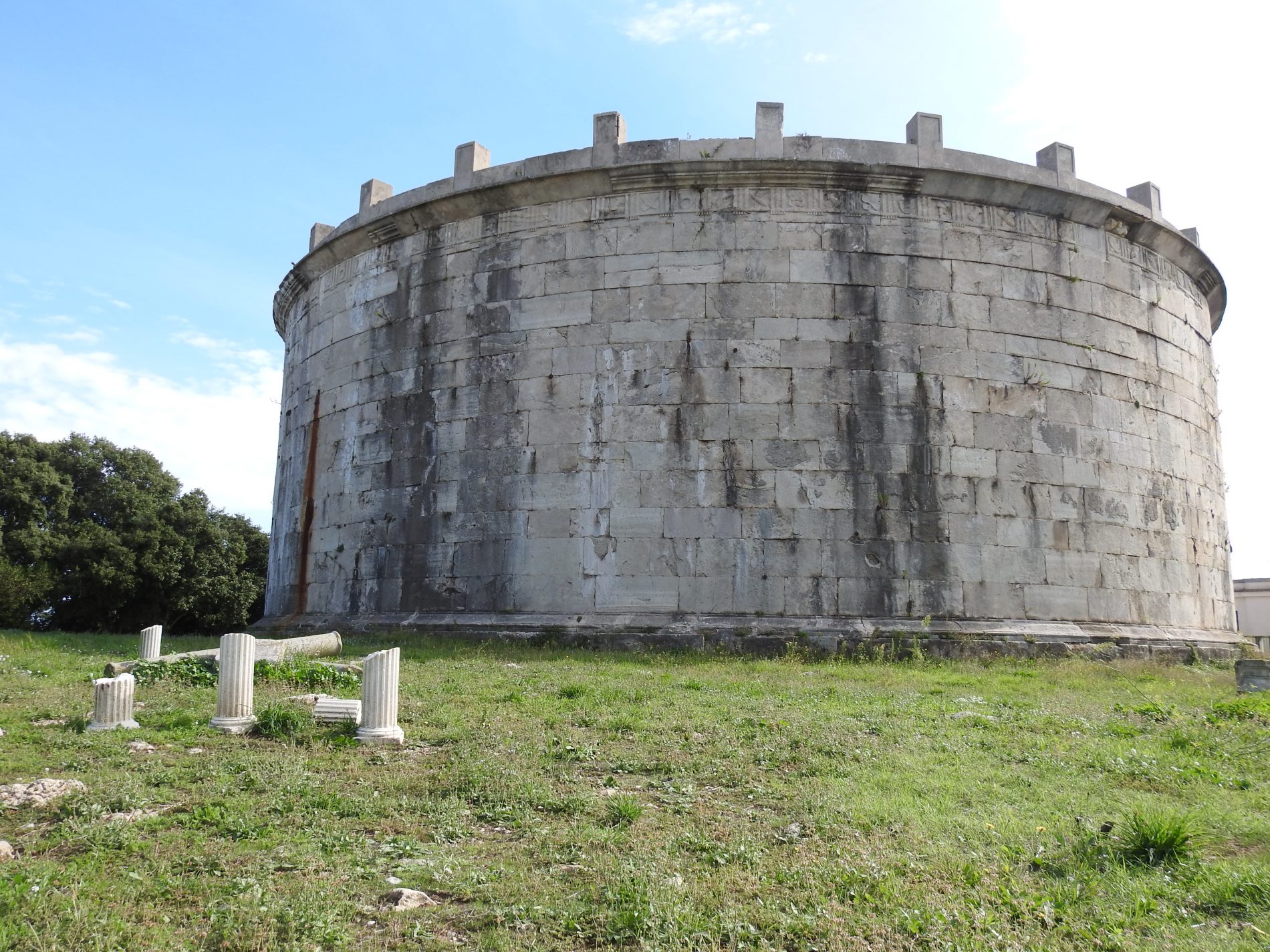 Alla scoperta delle Cento e Una Meraviglie di Gaeta 5 Gaeta mausoleo di Lucio Munazio Planco