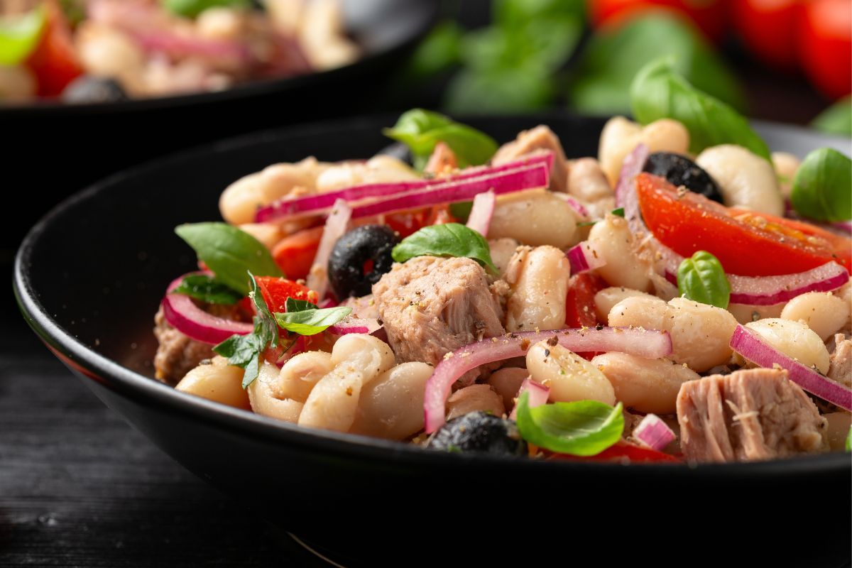 Piatti unici: le ricette veloci, vegetariane, estive e invernali 3 un piatto con insalata di tonno e fagioli