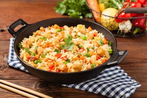 Riso alla cantonese: ricetta e video ricetta del primo piatto cinese
