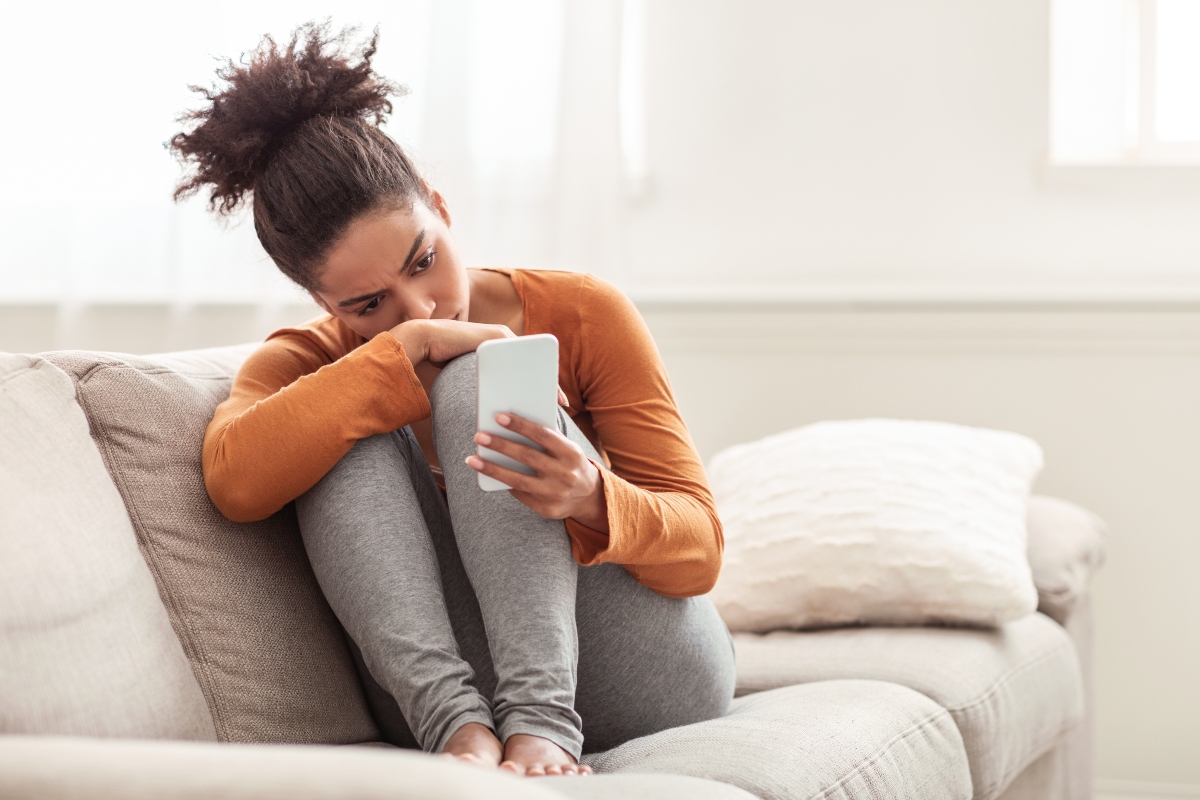 Solitudine: che cos'è, cause, tipi e come capire quando è patologica, come uscirne 12 solitudine: isolamento per colpa di internet
