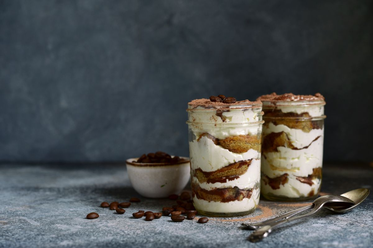 Tiramisù senza uova e mascarpone, la versione più leggera del dolce classico 4 tiramisù senza uova varianti