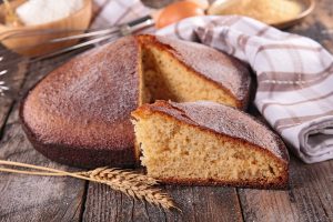 Torta al latte caldo: un dolce morbido