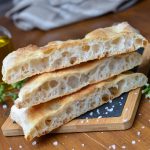 Focaccia con lievito madre: la ricetta per farla morbida 1 focaccia con lievito madre ricetta