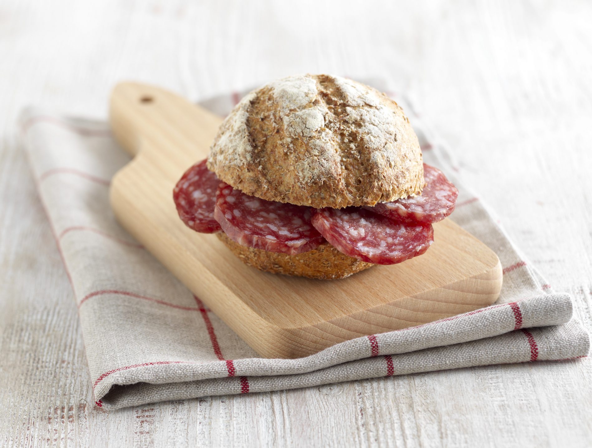 Salame Cacciatore Italiano: cos’è, proprietà nutrizionali, ricette e abbinamenti 4 salame Cacciatore Italiano: ricette