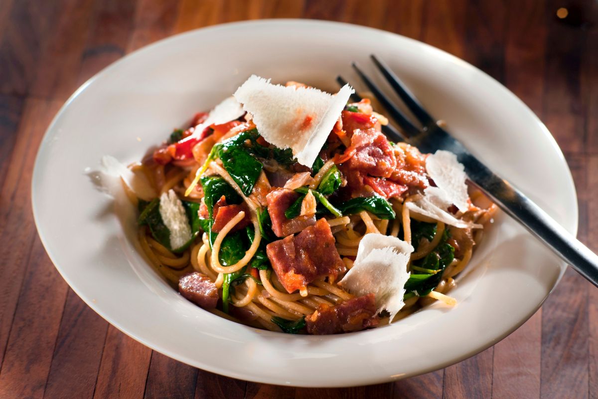 Salame Cacciatore Italiano: cos’è, proprietà nutrizionali, ricette e abbinamenti 10 spaghetti con Salame Cacciatore Italiano
