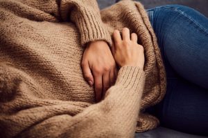 Vulvodinia: che cos&rsquo;&egrave;, cause e sintomi, diagnosi, cure e rimedi del dolore femminile