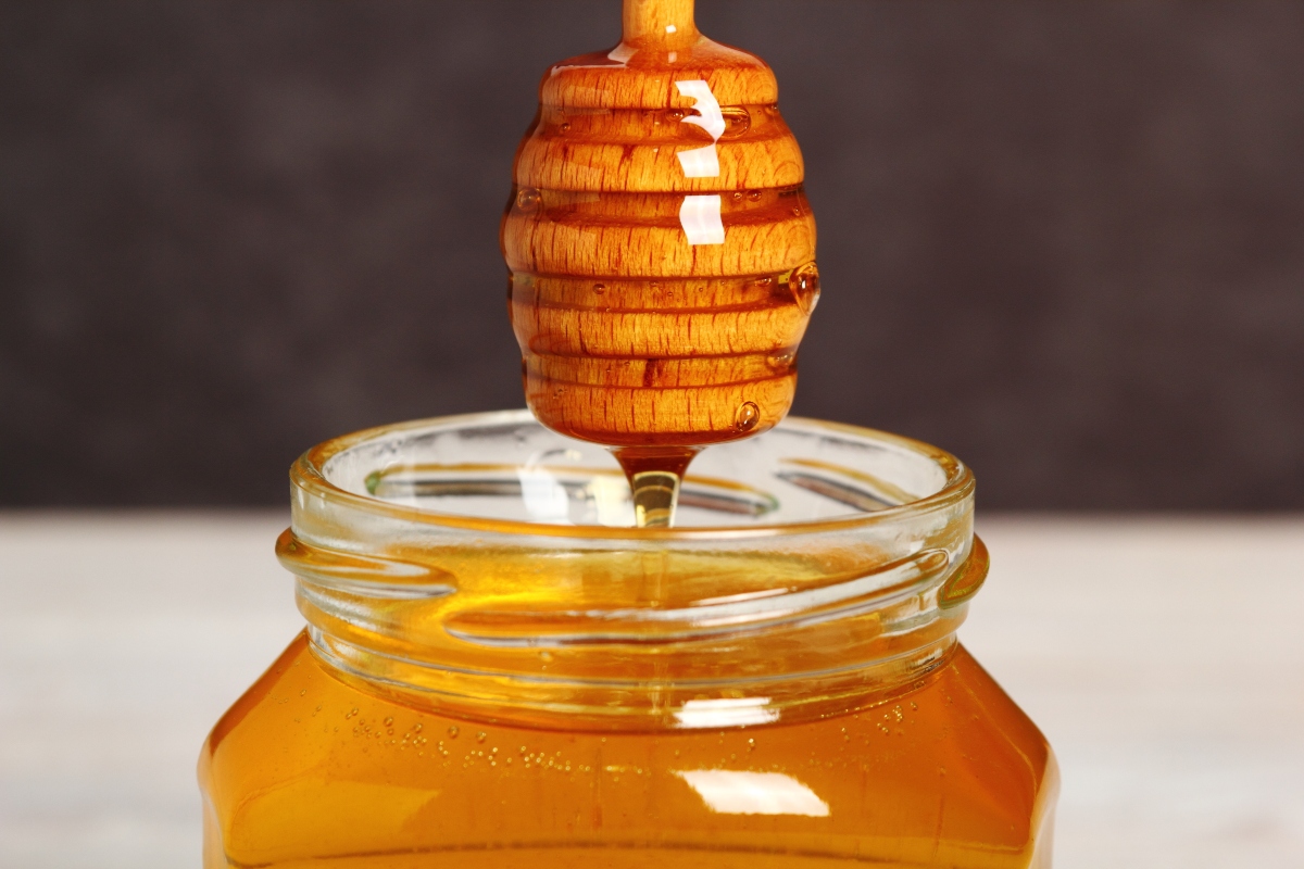Miele millefiori: che cos'è, proprietà, differenze con il miele d'acacia, benefici, usi, controindicazioni 1 differenza tra miele di millefiori e miele di acacia