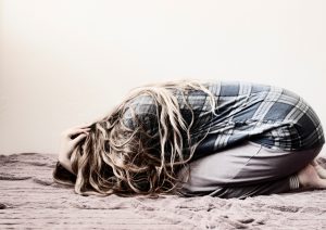 Suicidio: cause, numeri, segnali d&rsquo;allarme, cosa fare per intervenire in tempo, prevenzione e terapia